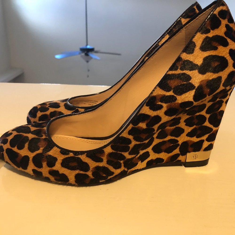 Tory Burch Astoria Leopard Print Wedge Heels sz 7